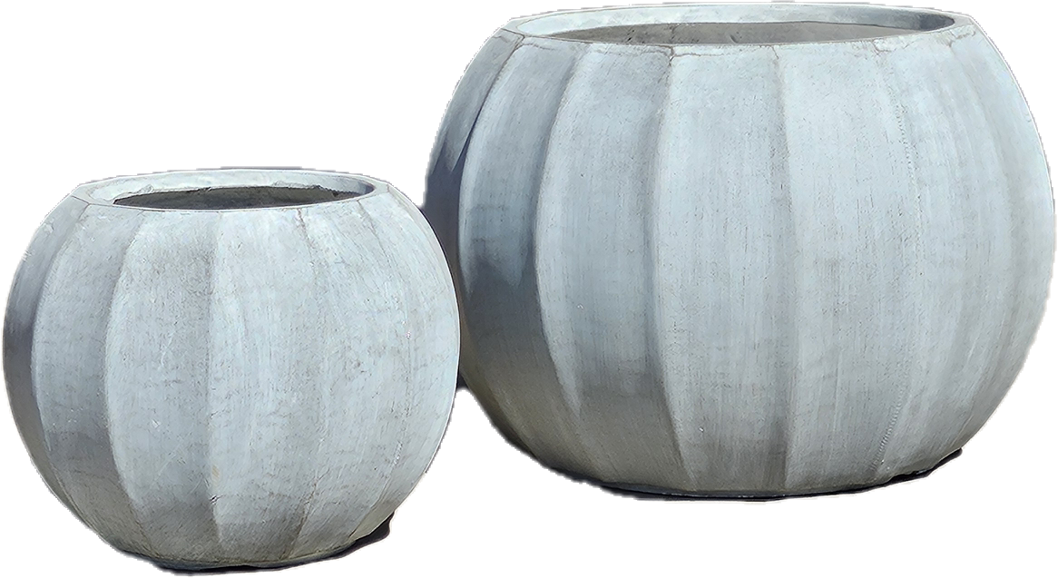 Two GeoLite Ribbed Sphere Planter Grey Wash M 36x28cm and 30x24cm. The smaller one is on the left and the larger one is on the right. Both are empty with a sleek, ribbed design for a modern look.